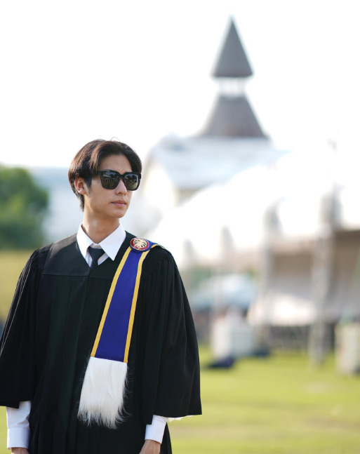 ออกัส วชิรวิชญ์ ประวัติ