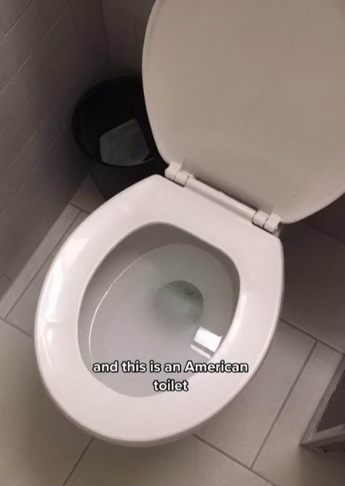 น้ำในชักโครก