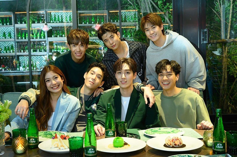 โอบ โอบนิธิ มะปราง อลิสา แชะภาพร่วมเฟรม แก๊งเพื่อน