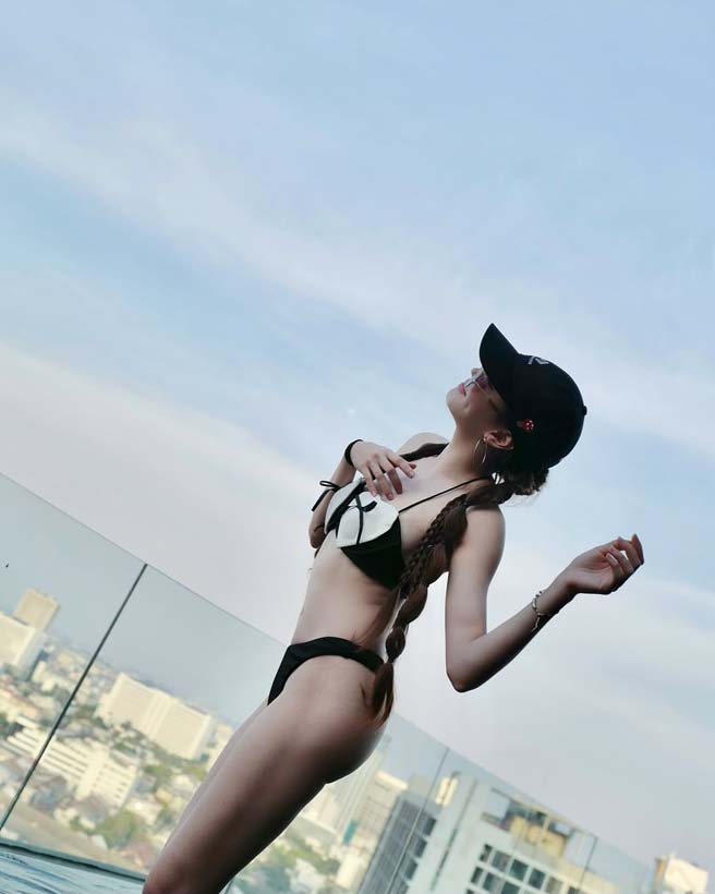 แกรนด์ กรณ์ภัสสร นุ่งบิกินี่เล่นน้ำคลายร้อน โชว์หุ่นและแผ่นหลังขาวจั๊วะ