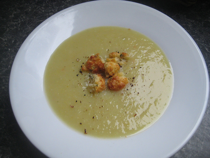 ซุปมันฝรั่งกับกระเทียมต้น เมนู Leek & Potato Soup เมนูซุป อาหารฝรั่ง สูตรอาหาร