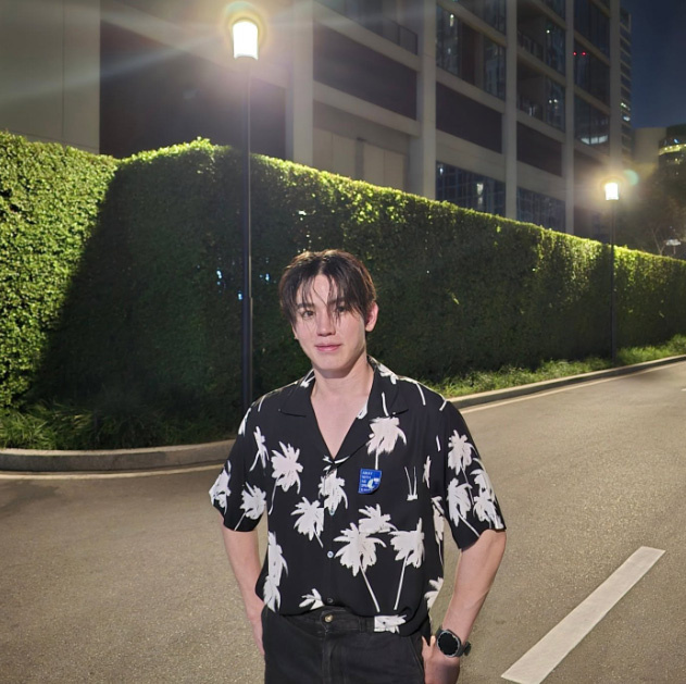 10 เสื้อสงกรานต์แฟชั่น ผู้ชาย 2025 ไอเดียแต่งตัวเล่นน้ำแบบเท่ ๆ