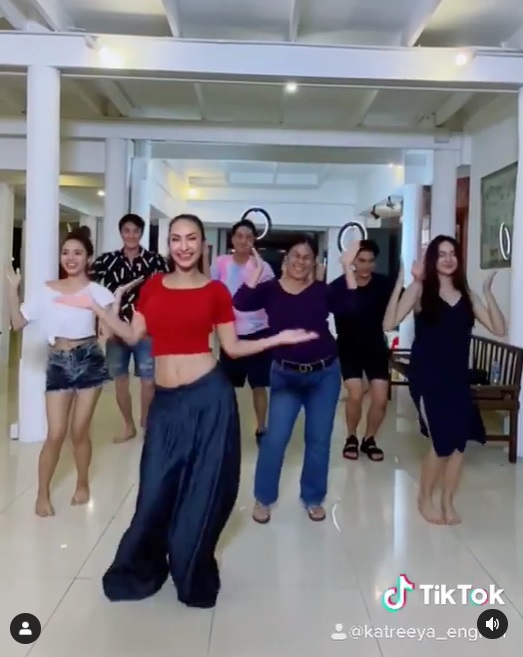 แคทรียา อิงลิช เต้น จีนี่ จ๋า