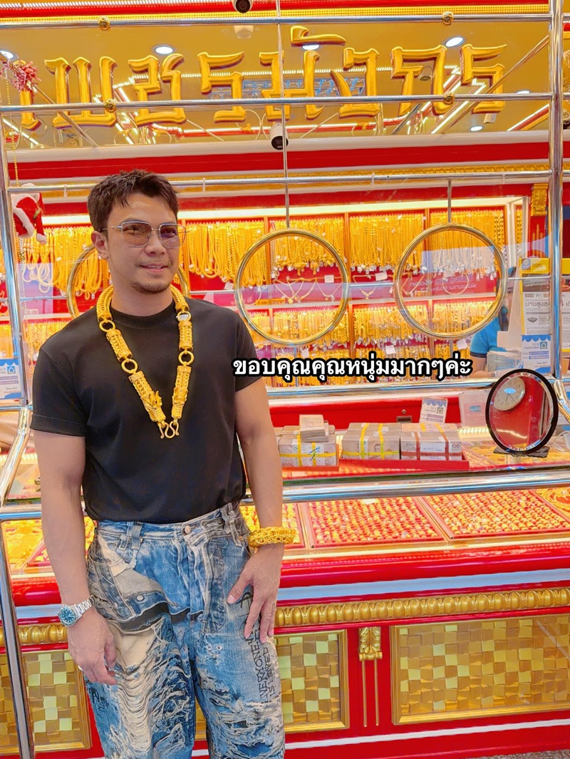 หนุ่ม กะลา