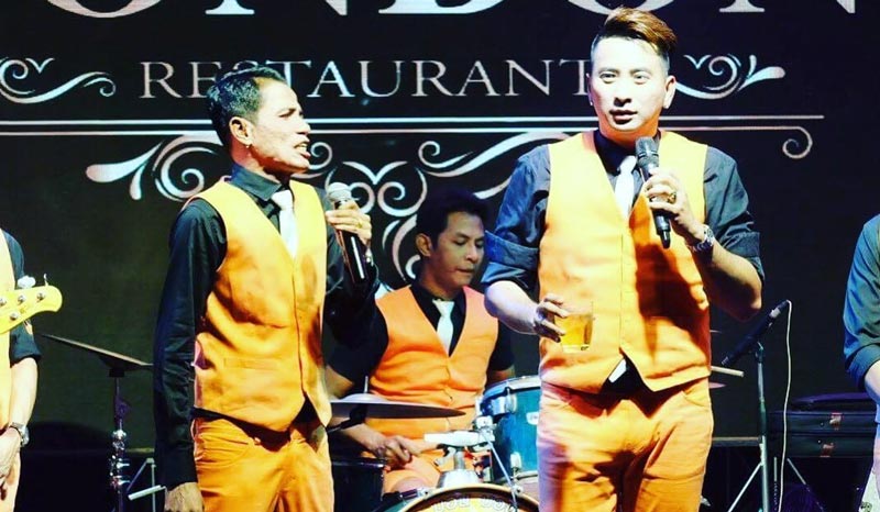 บอล เชิญยิ้ม