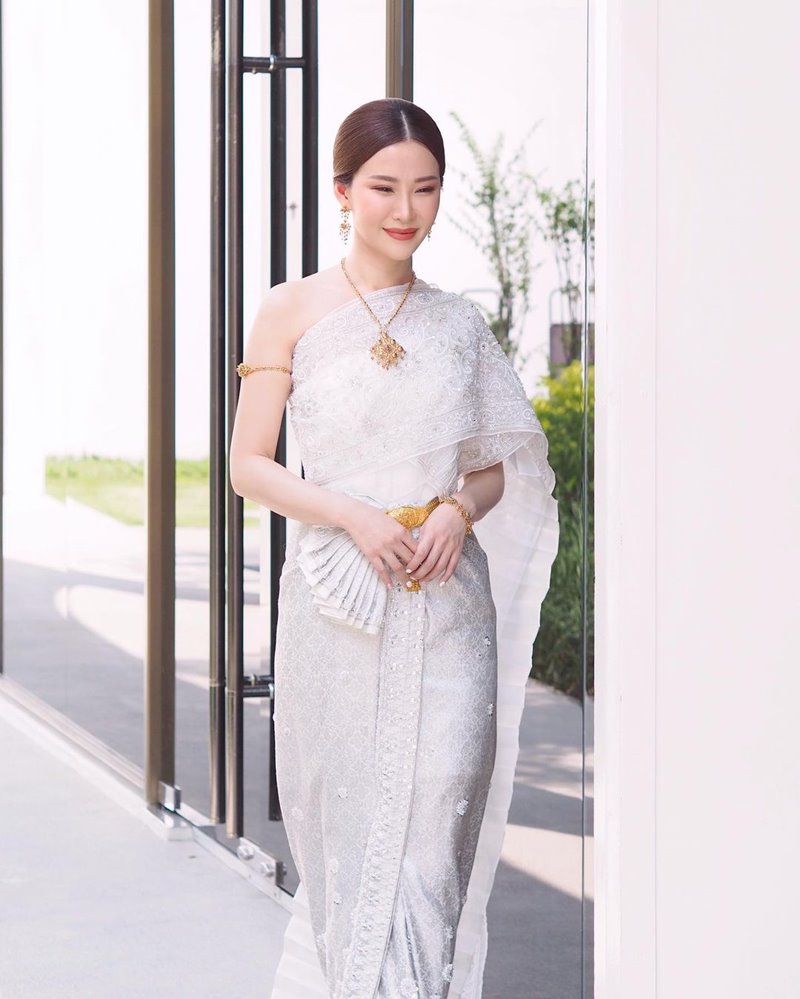 เบลล์ เกิร์ลลี่ เบอร์รี่