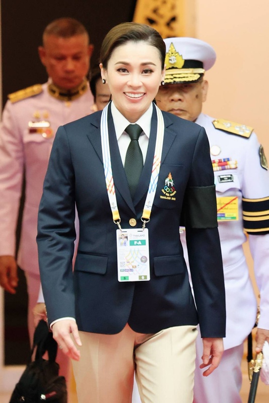 ในหลวง - พระราชินี เสด็จฯ ไปทรงเปิดการแข่งขันกีฬาซีเกมส์ ครั้งที่ 33