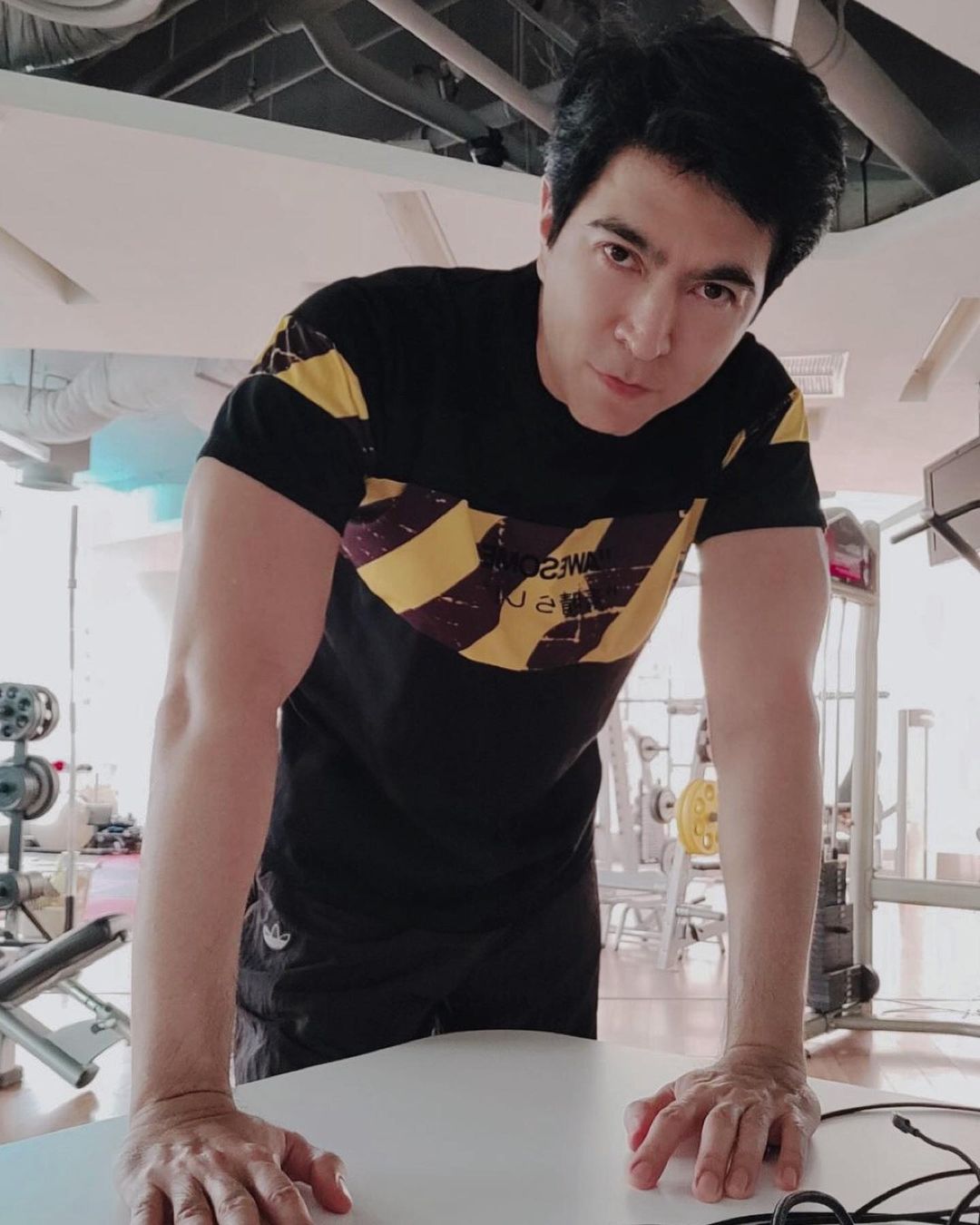 แซม ยุรนันท์