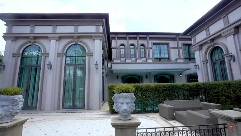 ไฮโซเมนี่ บ้าน