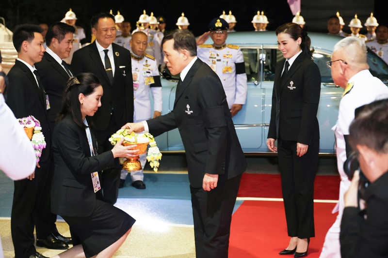 ในหลวง - พระราชินี เสด็จฯ ไปทรงเปิดการแข่งขันกีฬาซีเกมส์ ครั้งที่ 33