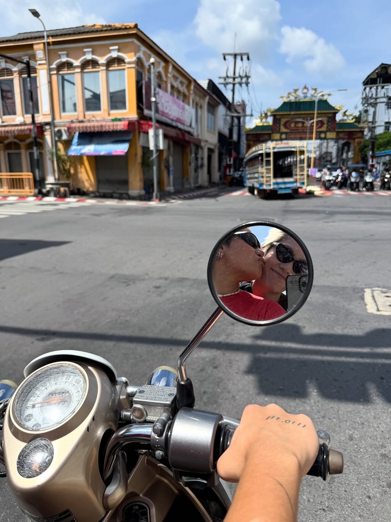 ซิลวี่ ปล่อยชอตหอมแก้ม มะเหมี่ยว คนแห่ลุ้นสถานะ