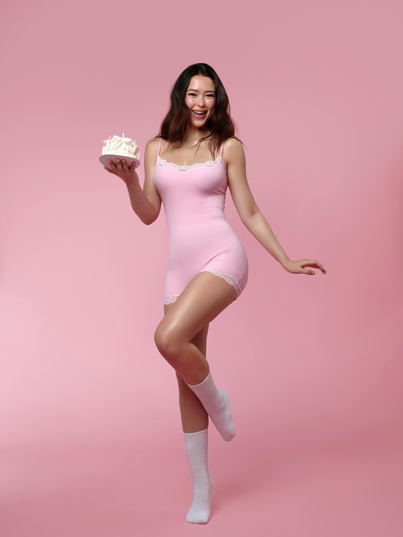 แพทริเซีย กู๊ด ฉลองวันเกิดอายุ 28 ปี เสิร์ฟลุคหวานสวมชุดบอดี้สูทสีชมพู