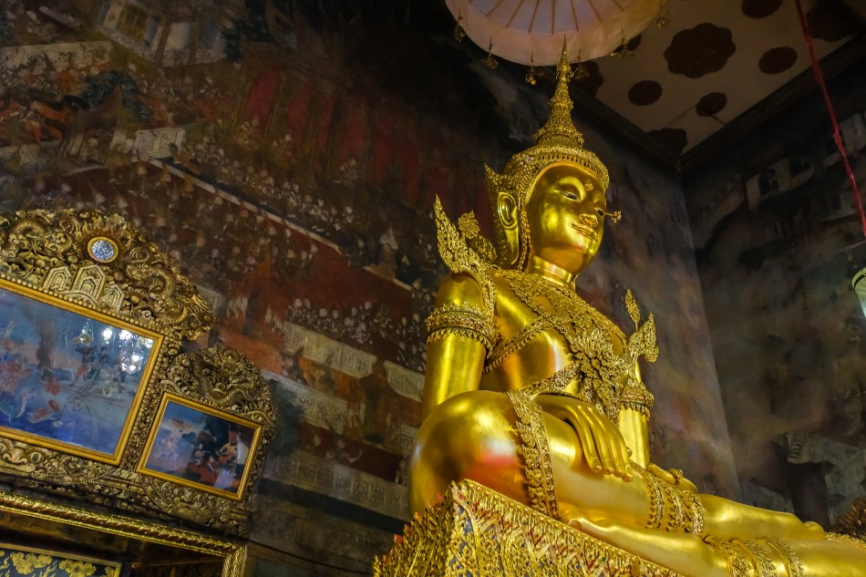 พระพุทธมหาจักรพรรดิ วัดนางนองวรวิหาร