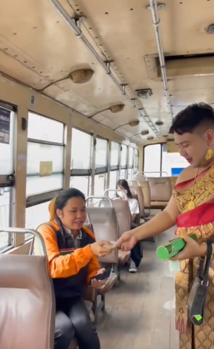 กระเป๋ารถเมล์