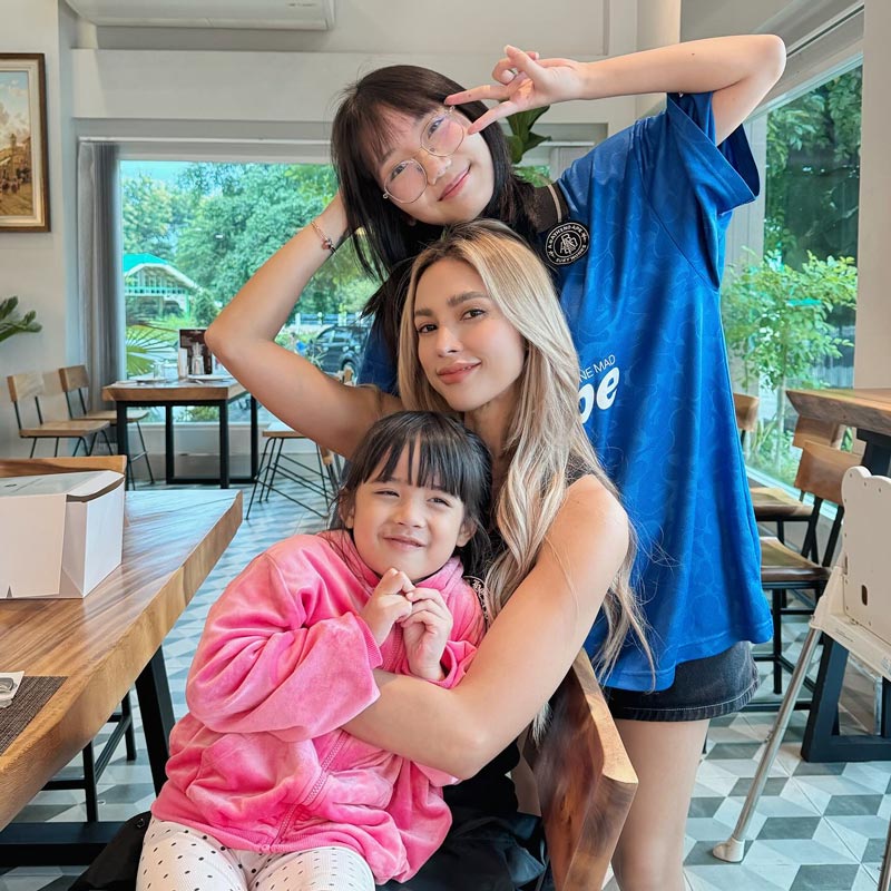 อุ้ม ลักขณา