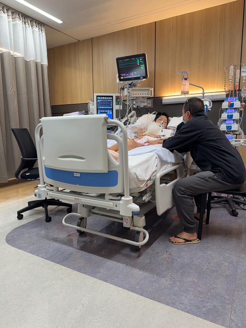 นายพลดอลล่าร์ คุณหญิงบัว 