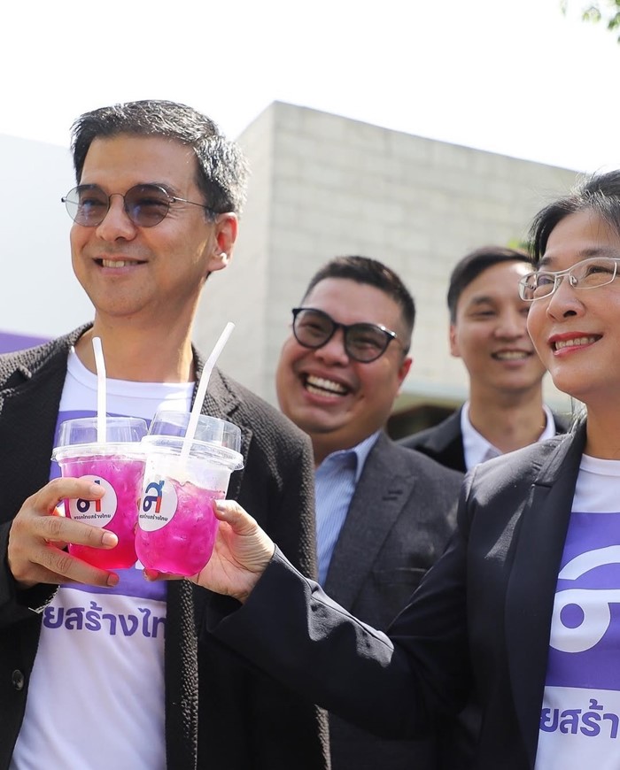 แด๊ดดี้ปุ่น ศิธา ทิวารี  เปิดร่างทองวัย 61 หุ่นเป๊ะจนหนุ่ม ๆ ต้องยอม