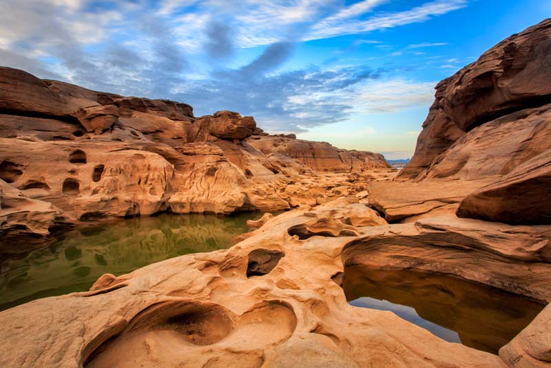 สามพันโบก จังหวัดอุบลราชธานี