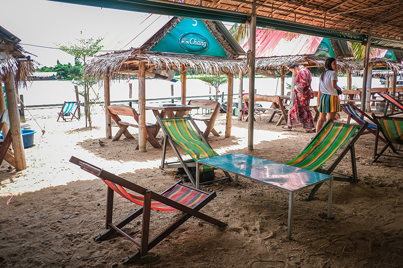 หาดทรายชุกโดน กาญจนบุรี เตียงชายหาด