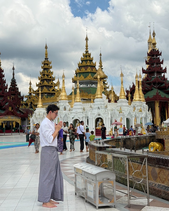 นาย ณภัทร โพสต์ภาพเที่ยวชเวดากอง