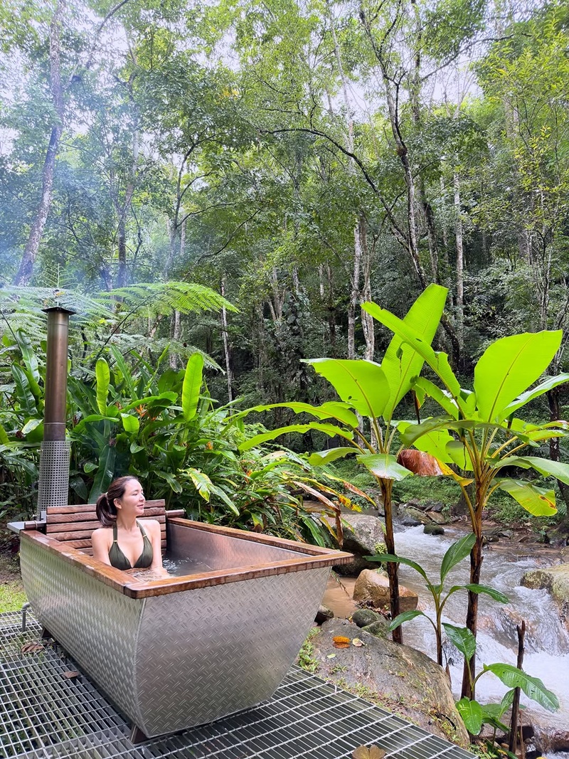 พลอย ชิดจันทร์