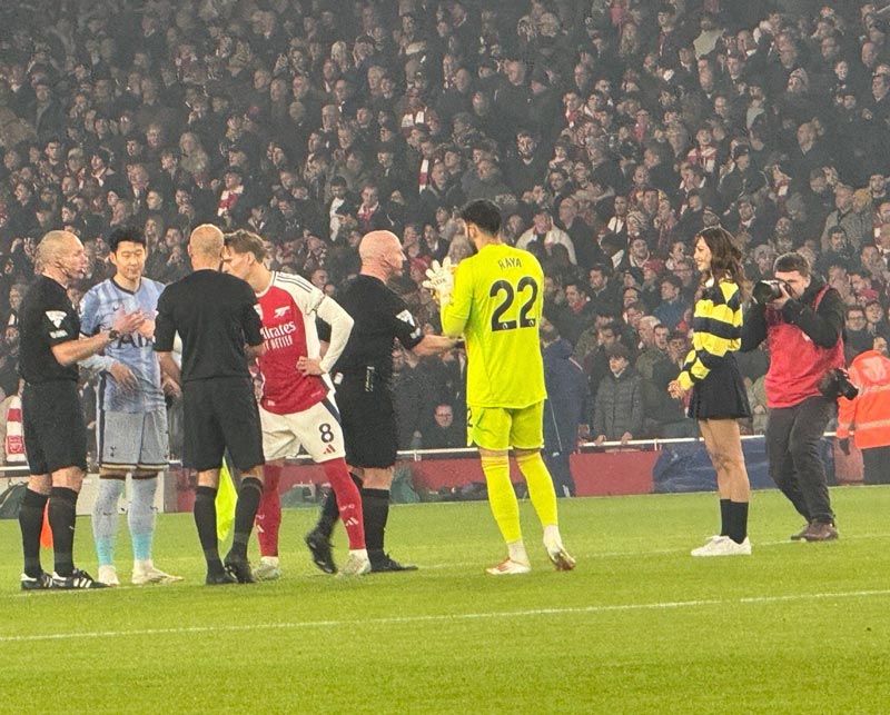 ลิซ่า เหรียญเลือกแดนฟุตบอลพรีเมียร์ลีก