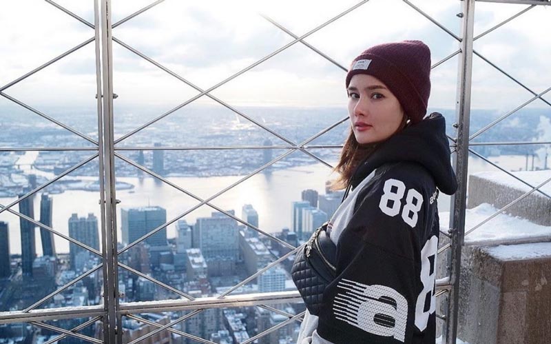 หญิง รฐา