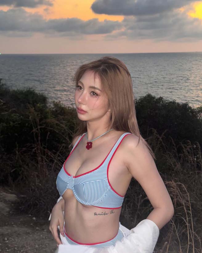 น้ำฝน ปริตา เสิร์ฟลุคเซ็กซี่ริมทะเล นุ่งทูพีซแชะภาพรัว ๆ ที่เกาะเสม็ด