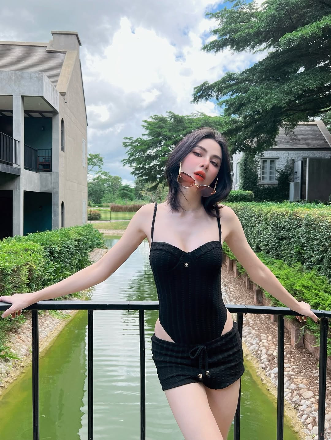 มีมี่ กัลยรัตน์ ปล่อยภาพเด็ด ใส่วันพีซเล่นน้ำ