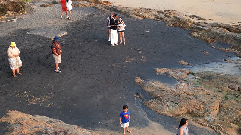หาดทรายสีดำ หาดนางทอง พังงา