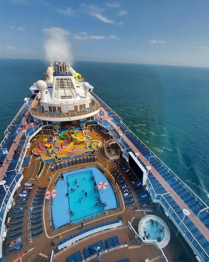 ครอบครัว พลอย ชิดจันทร์ ล่องเรือ