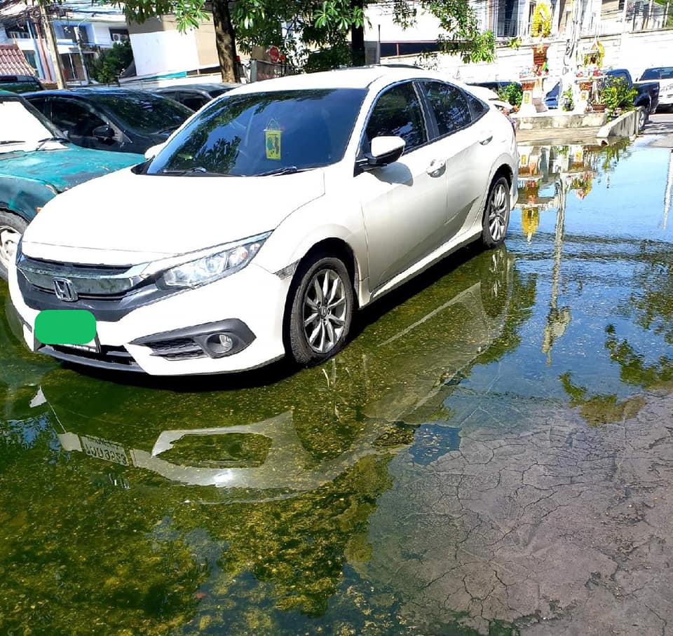 ลานจอดรถ