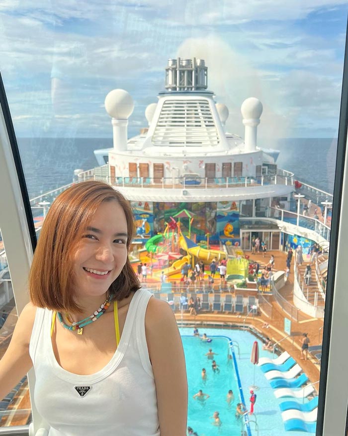 ครอบครัว พลอย ชิดจันทร์ ล่องเรือ