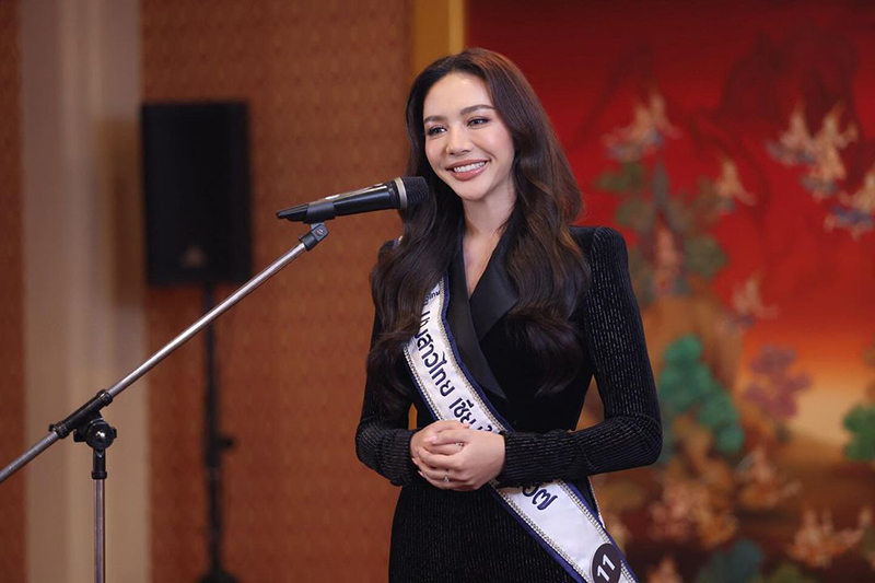 ดินสอสี พนิดา ประวัติ