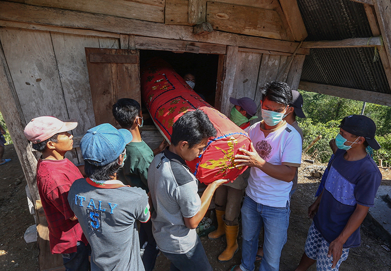 พิธีศพแปลก