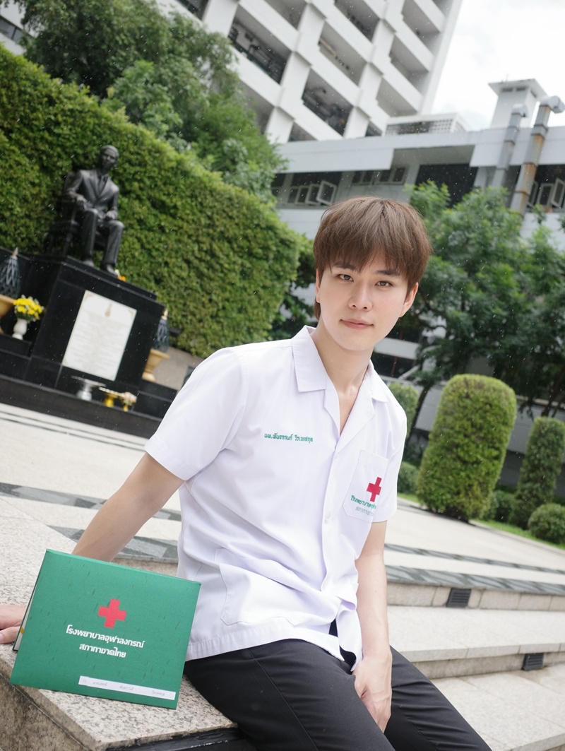 หมอกาย พันธกานต์ หมอเด็กหล่อ