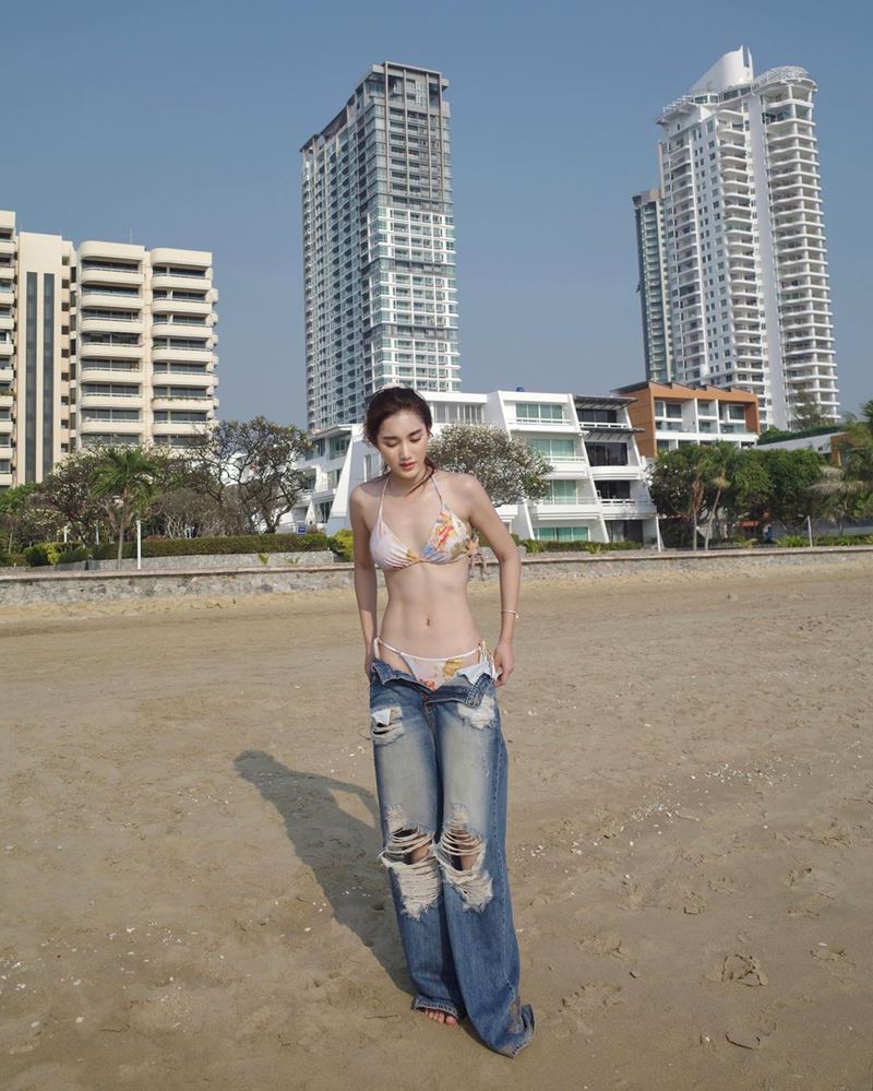 เบส รักษ์วนีย์