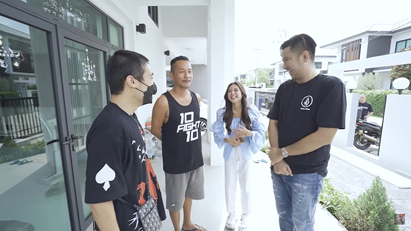 บอล เชิญยิ้ม