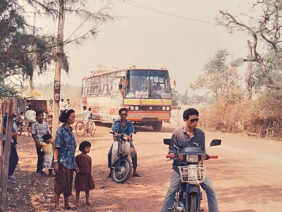 ทอดผ้าป่า