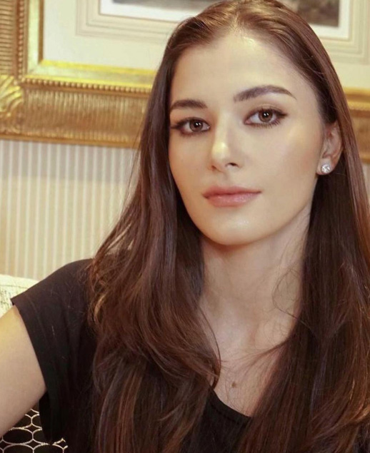 อนิชา อิซา คาเลบิก ประวัติ