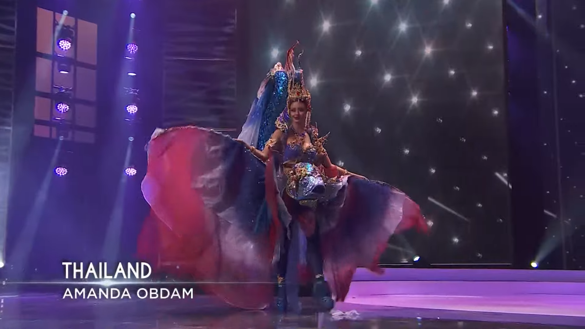 อแมนด้า ออบดัม ชุดประจำชาติไทย