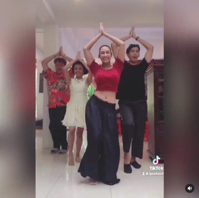 แคทรียา อิงลิช เต้น จีนี่ จ๋า