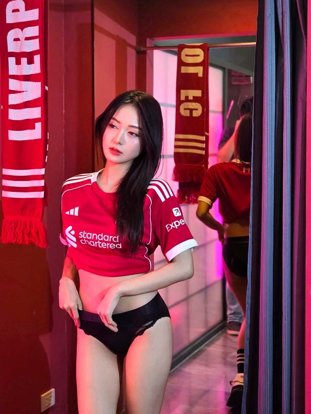 เอื้อย พรสวรรค์ โชว์หวิวต้อนรับลิเวอร์พูล