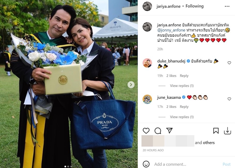 จอนนี่ แอนโฟเน รับปริญญาโท