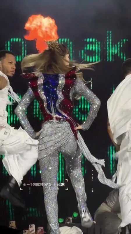 เขมรเคลมชุดธงชาติไทย ลิซ่า