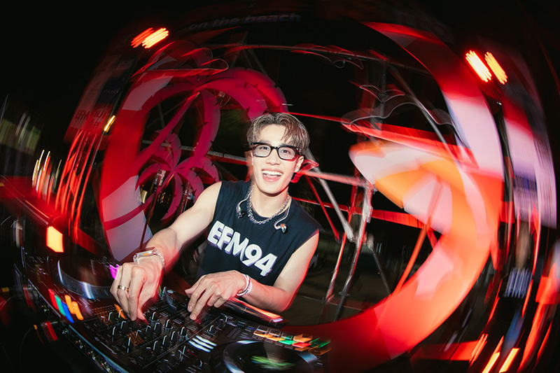 EFMxChill on The Beach 18 ดีเจพียู