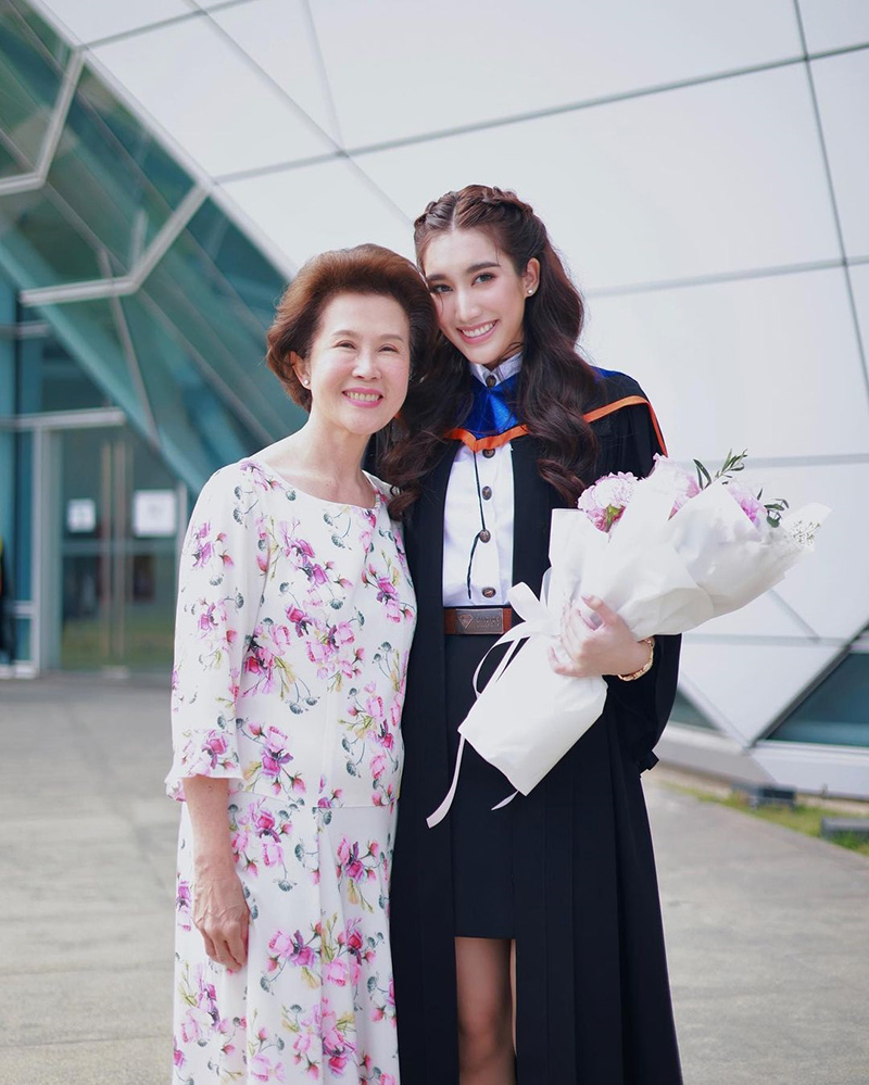 เบส รักษ์วนีย์