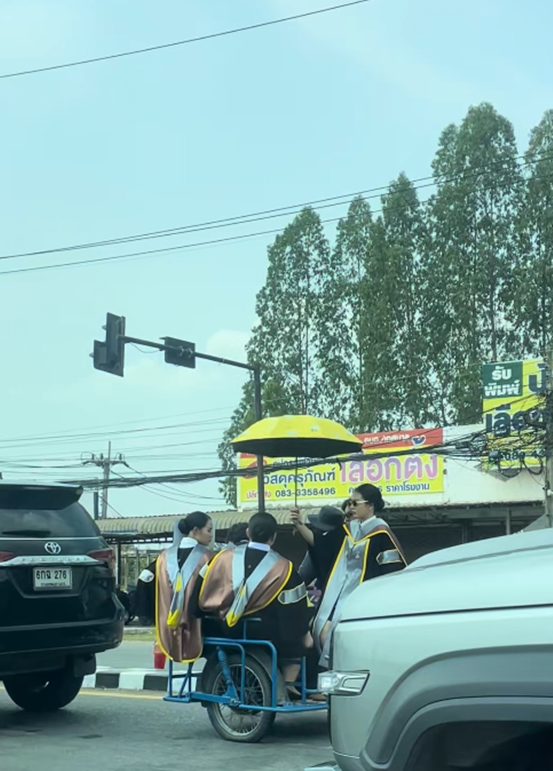 รับปริญญา