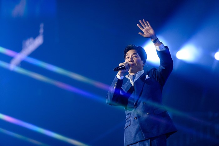  บอย พีซเมคเกอร์ หอมแก้ม เจี๊ยบ พิจิตตรา กลางคอนเสิร์ต