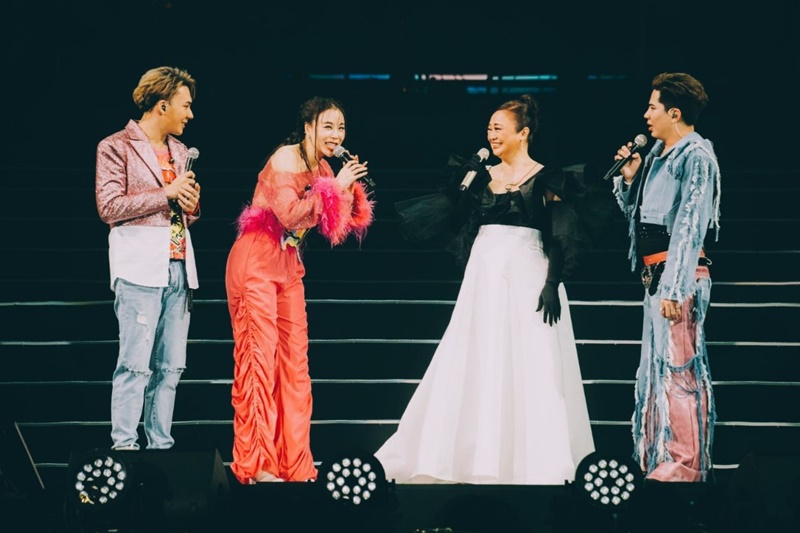 เกินคิ้ม Concert เจนนิเฟอร์ คิ้ม คอนเสิร์ต